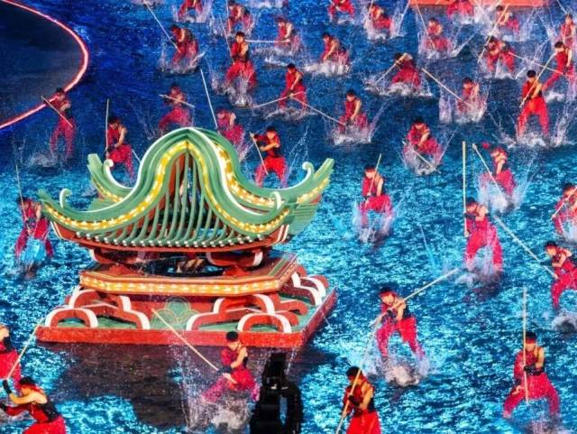 开幕式上爆火的粤剧舞台，原型就在永庆坊