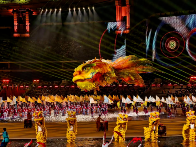 钟村街钟二村龙狮队亮相十五运开幕式 岭南非遗闪耀国家级舞台