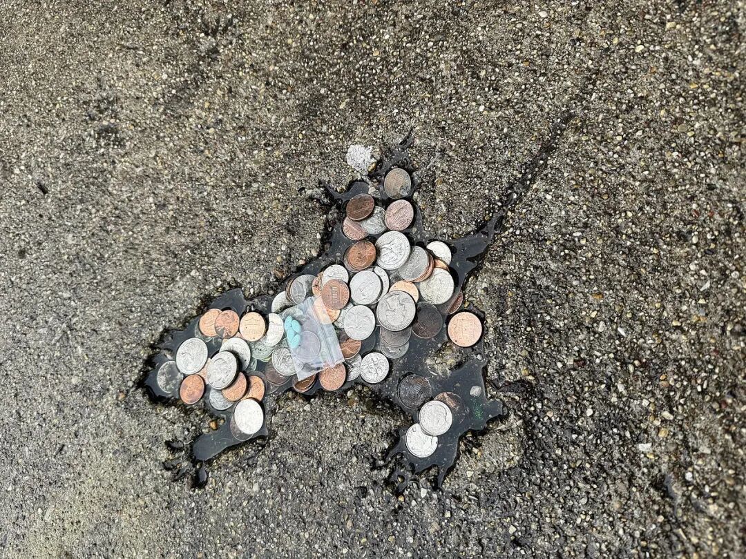 全球最著名老鼠洞：有人扔硬币，有人来求婚