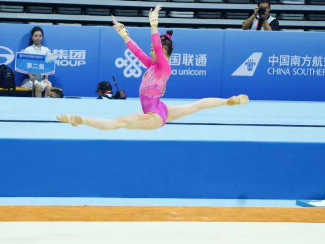 狂揽四金！东莞15岁“小花”，太全能了！