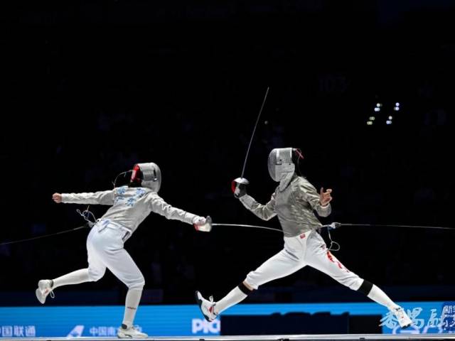 “番禺剑客”郭怡琪携手队友夺得十五运会女子佩剑团体银牌