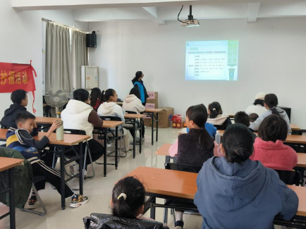 手绘分类之美！钟村街开展手抄报活动，让环保理念“童”行