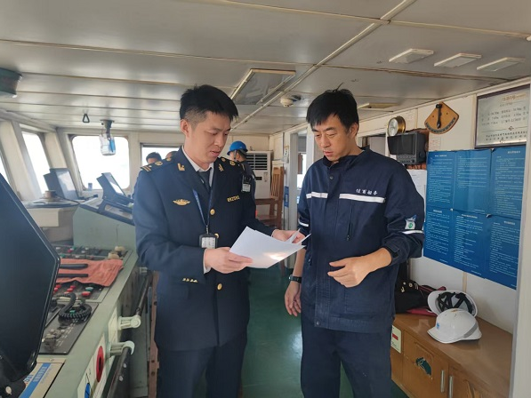 茂名水东海事处加强今冬明春辖区液货船现场监管工作