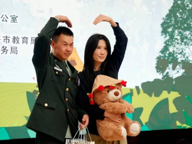 爱就勇敢来“报到”!军地联谊就是这么甜