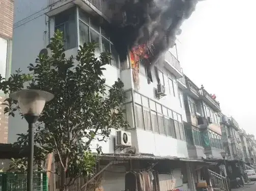 应急科普丨一张“蜘蛛网”将房间烧个精光?警惕这个用电“雷区”