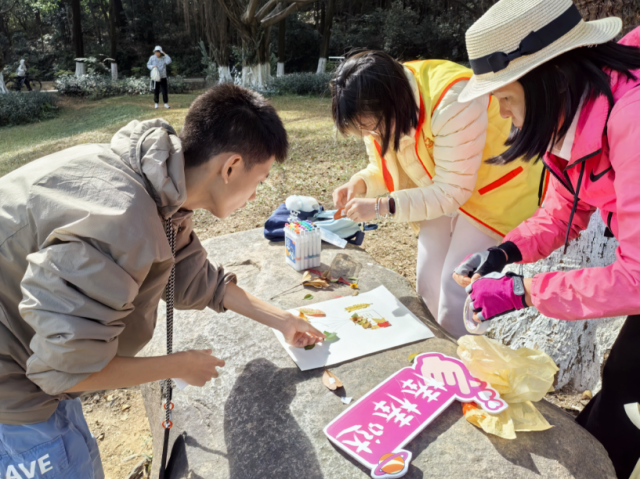 秋日定向越野,落叶变画作!钟村街亲子活动创意满满