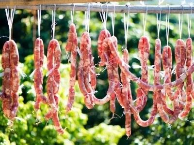 有一种炫耀，叫做广东人晒腊味！网友：现在能晒腊味的都是大户人家！