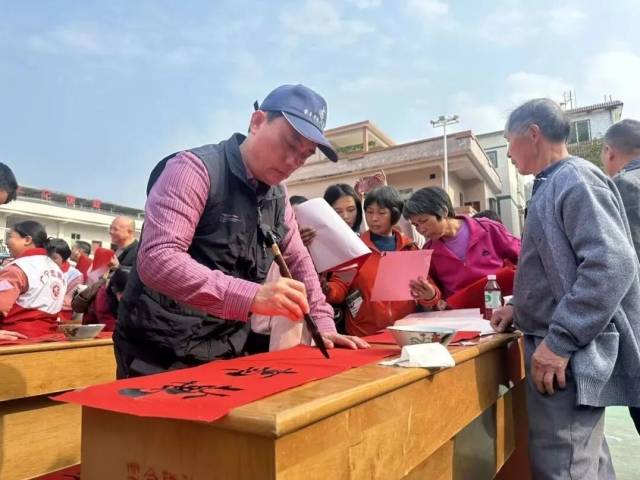 广宁螺岗隐藏款!摘草莓、扛迫击炮、领书法春联,周末遛娃天花板来了!