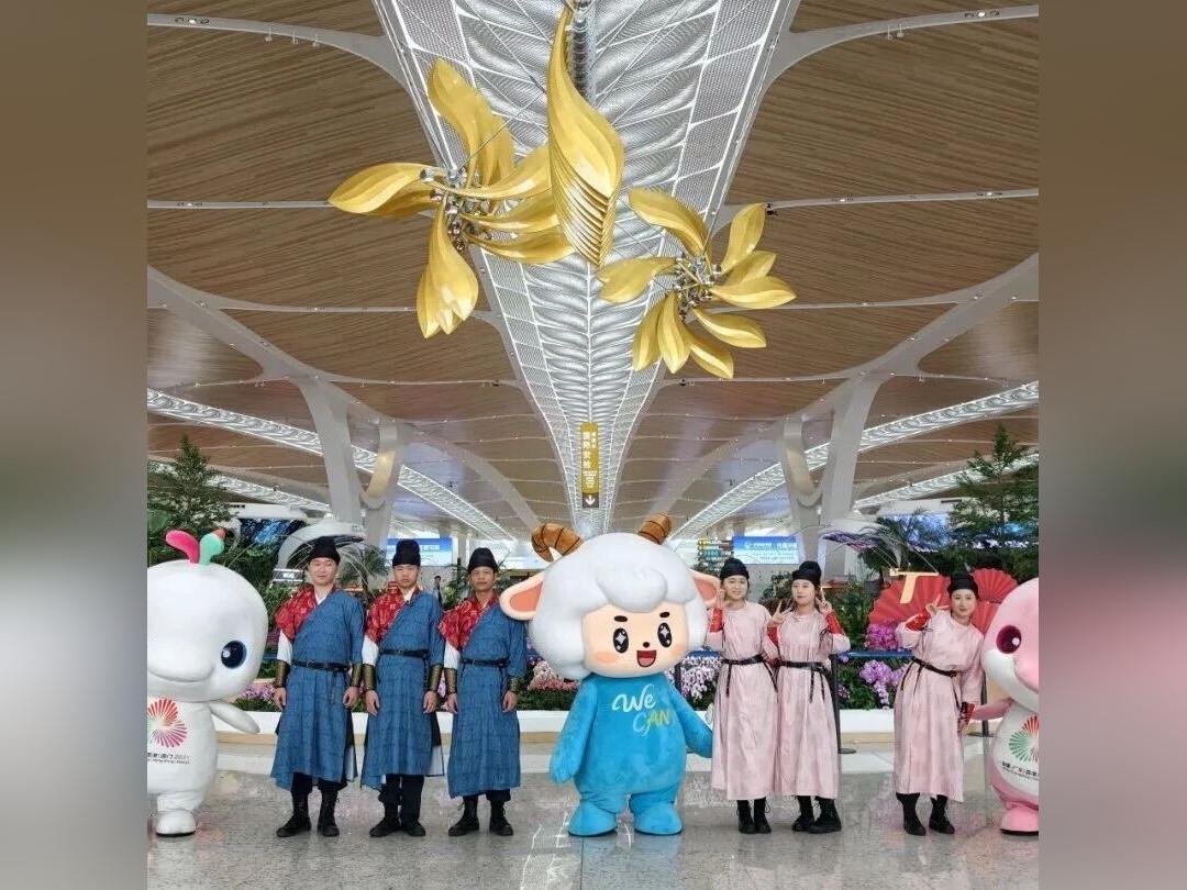 刷屏热搜!广州白云国际机场汉服执勤“穿越感拉满”