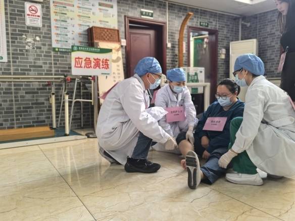 筑牢安全防线，锤炼应急本领 ——钟村街社区卫生服务中心开展应急演练