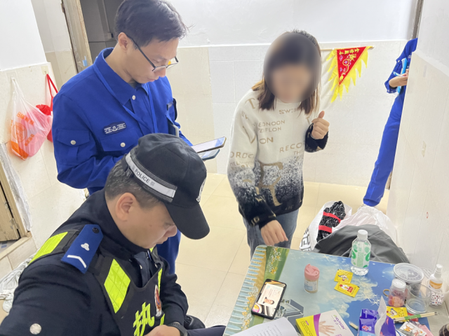 钟村街持续开展春节前出租屋夜查行动