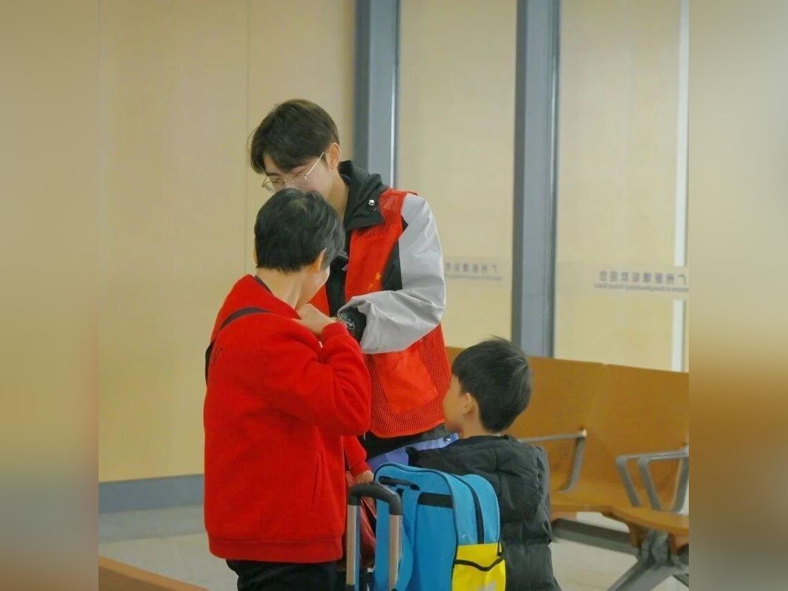 【春运聚焦】广汕汕高铁迎全线贯通后的首个春运 志愿者全力护航团圆返乡路