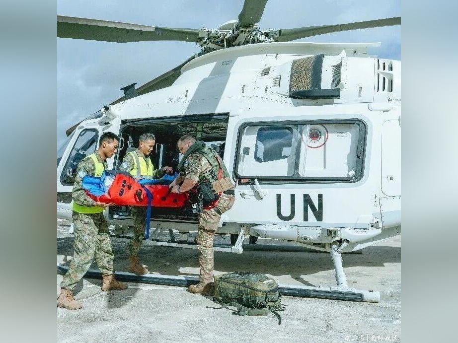 我赴黎维和医疗分队参加多国联合空运医疗后送演练