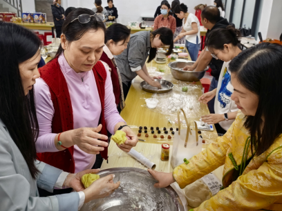 医心聚暖，巾帼绽芳！钟村街社区卫生服务中心双节同庆暖了职工心