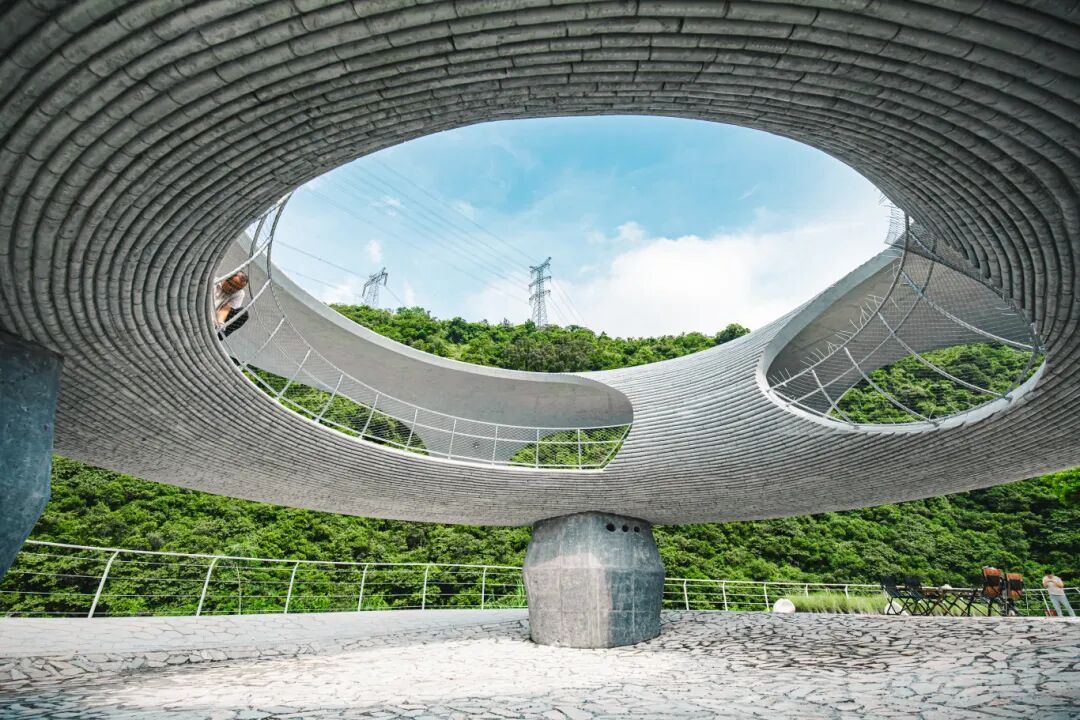 重景环下方仰望环形天井