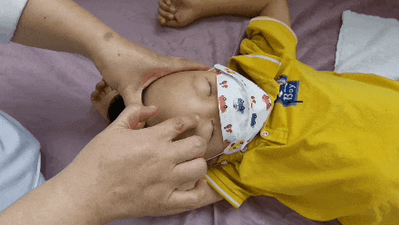 小儿推拿常用穴位及手法演示，宝爸宝妈们收藏起来