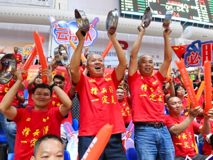 省pang炸场！粤BA云肇大战，云浮啦啦队燃爆了