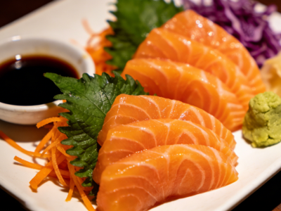 超市里的三文鱼，到底能不能生食？判断方法在这里→