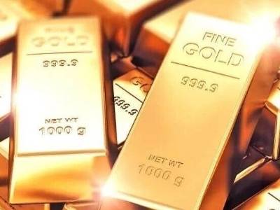 现货黄金直线冲上4700美元