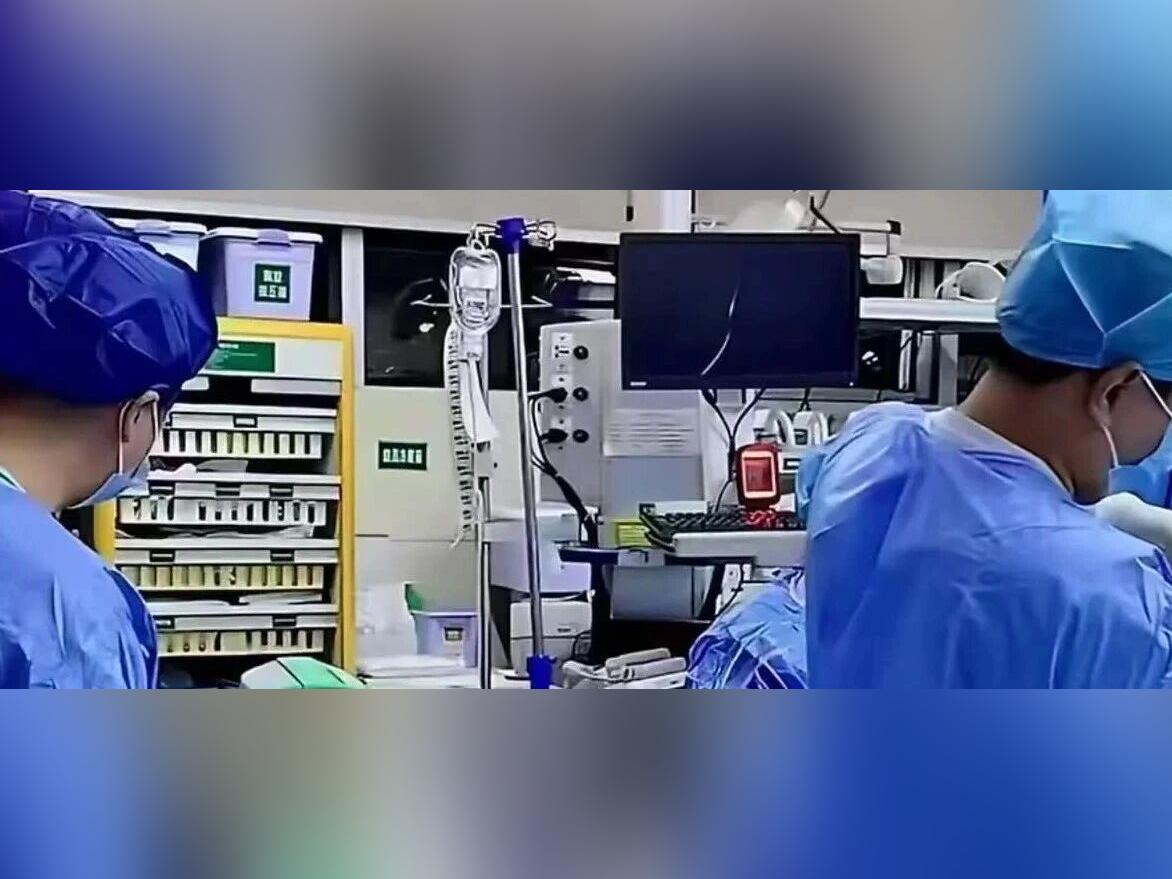 大学生熬夜写论文,跑步时猝倒!最新→