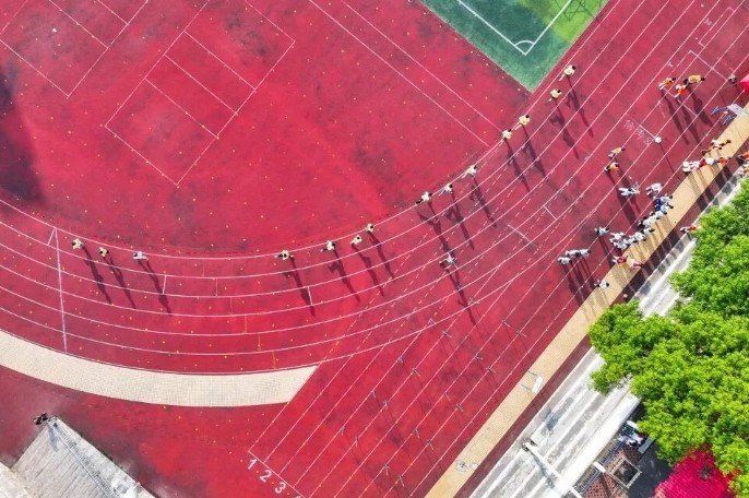 长跑满分线下调，四年级开始备战：中考体育更卷还是更水了？