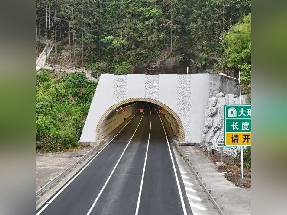 “五一”出行更顺畅!乐广高速北段大瑶山隧道“换装”升级