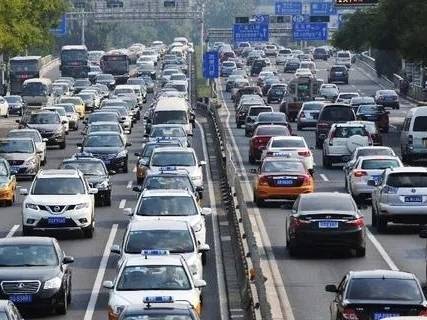 假期返程高峰来了!返程路上,要注意这几件事→