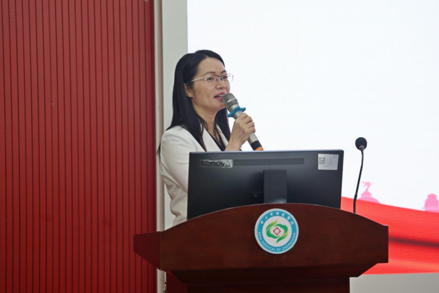 培训班主持人:市博爱医院儿童保健部主任林翠兰 培训班主持人:市博爱医院儿童保健部主任林翠兰