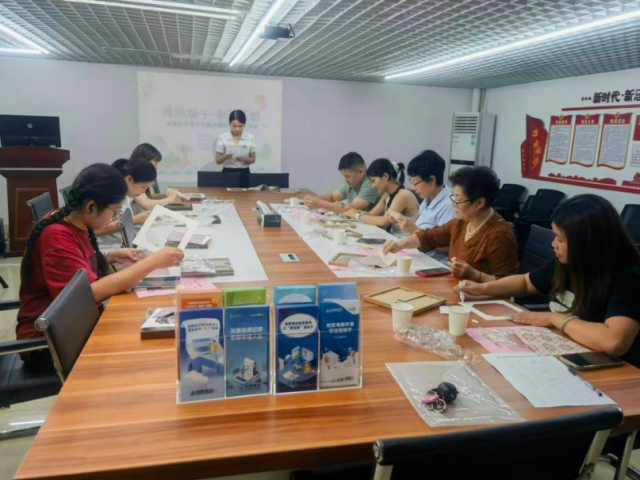 感受指尖上的非遗之美!钟村街南奥社区这场端午活动“锦”上添“珠”
