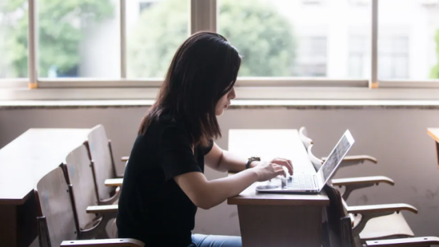 大学生课程汇报全用AI生成，作为老师我怎么看？
