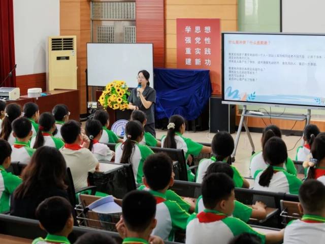 叮!“法”式第一课送达