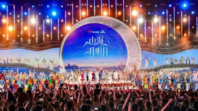 湾区秋晚带动汕尾文旅升温，税务服务跟进商圈商户