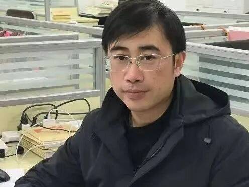 41岁高三班主任突发心梗离世，妻子一条朋友圈唤回200多名学生赶来送别