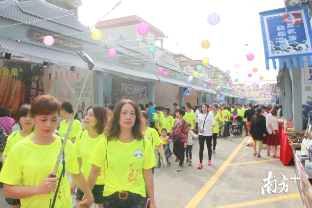 乐从乡村文化节期间,寻味·顺德乡村美食节活动在乐从镇水藤村举行。欧阳少伟摄 乐从乡村文化节期间,寻味·顺德乡村美食节活动在乐从镇水藤村举行。欧阳少伟摄