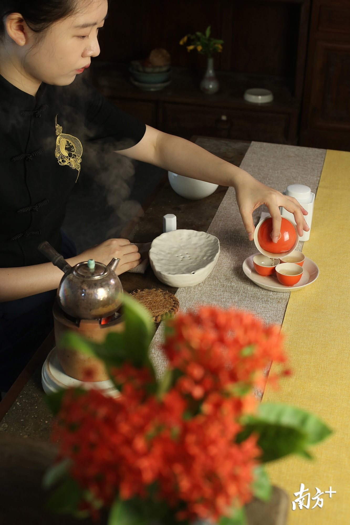 叶青青将潮州工夫茶的茶席按自己的喜好设置得更加活泼些。