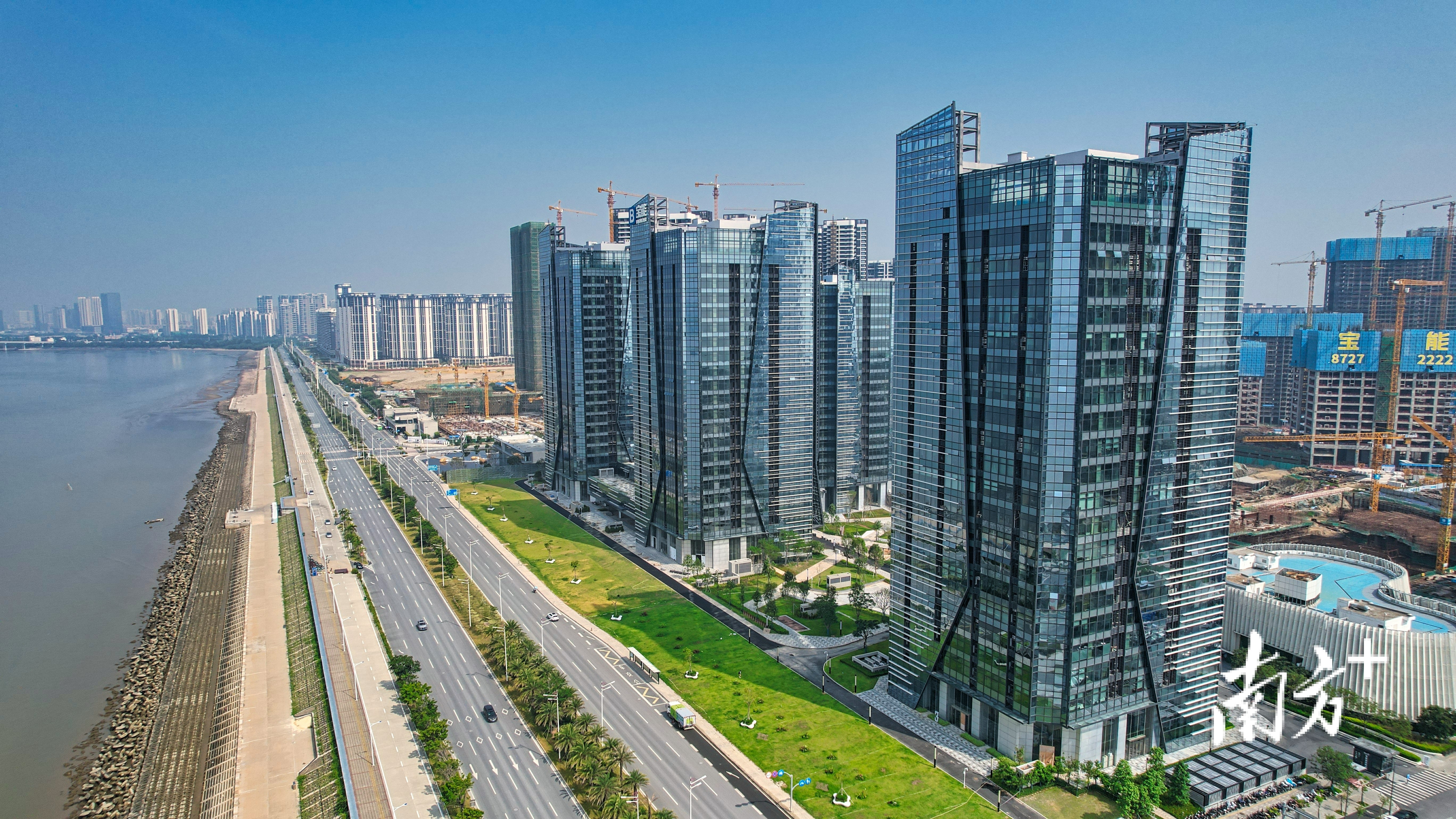 经过7年建设,汕头华侨试验区高楼林立。 南方+ 杨立轩 拍摄 经过7年建设,汕头华侨试验区高楼林立。 南方+ 杨立轩 拍摄