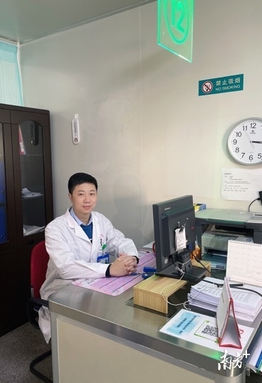 汕头市妇幼保健院儿科副主任医师张蔚起。 受访者供图 汕头市妇幼保健院儿科副主任医师张蔚起。 受访者供图