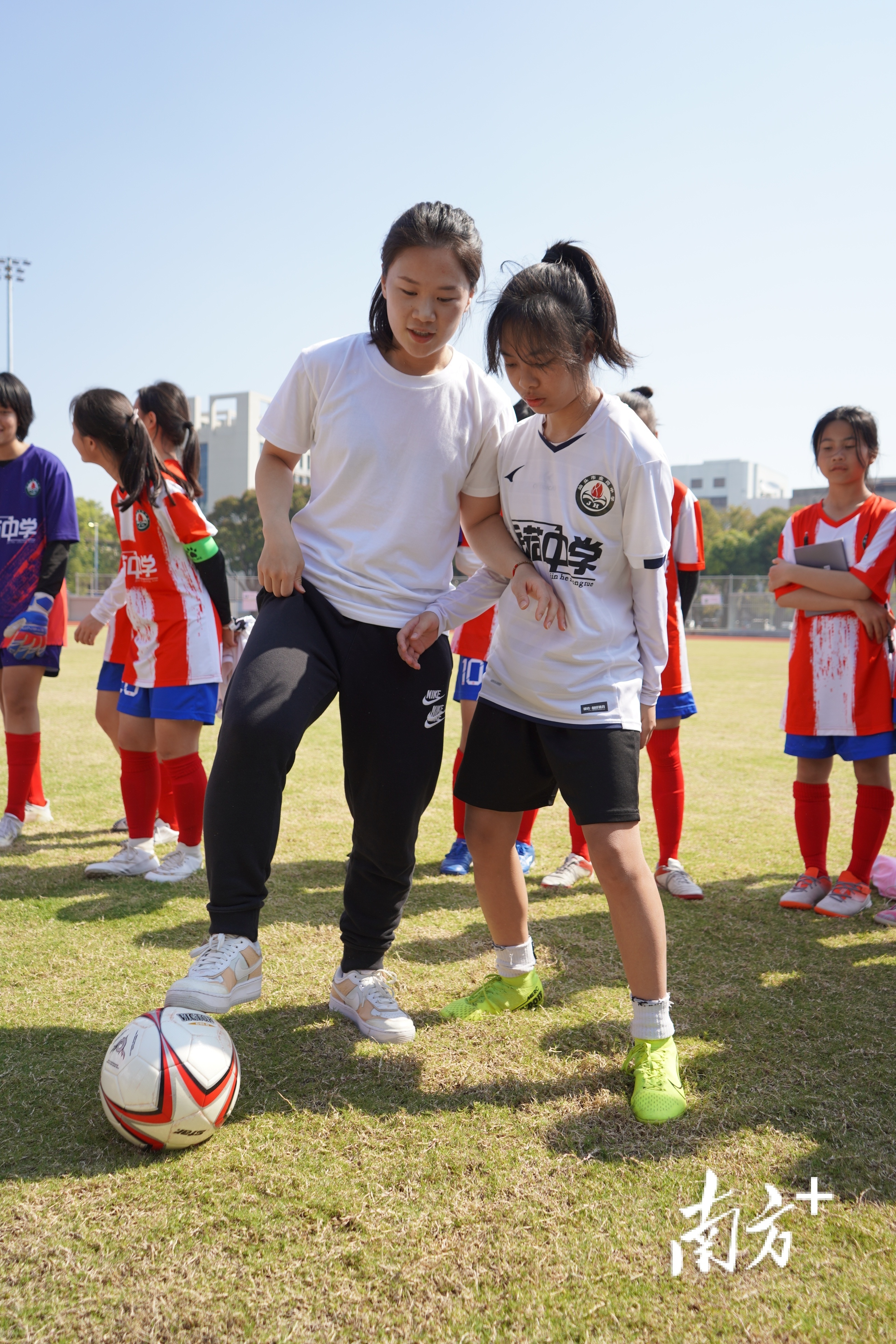 每一个分解动作，肖裕仪都耐心讲解。  南方+ 杨立轩 拍摄