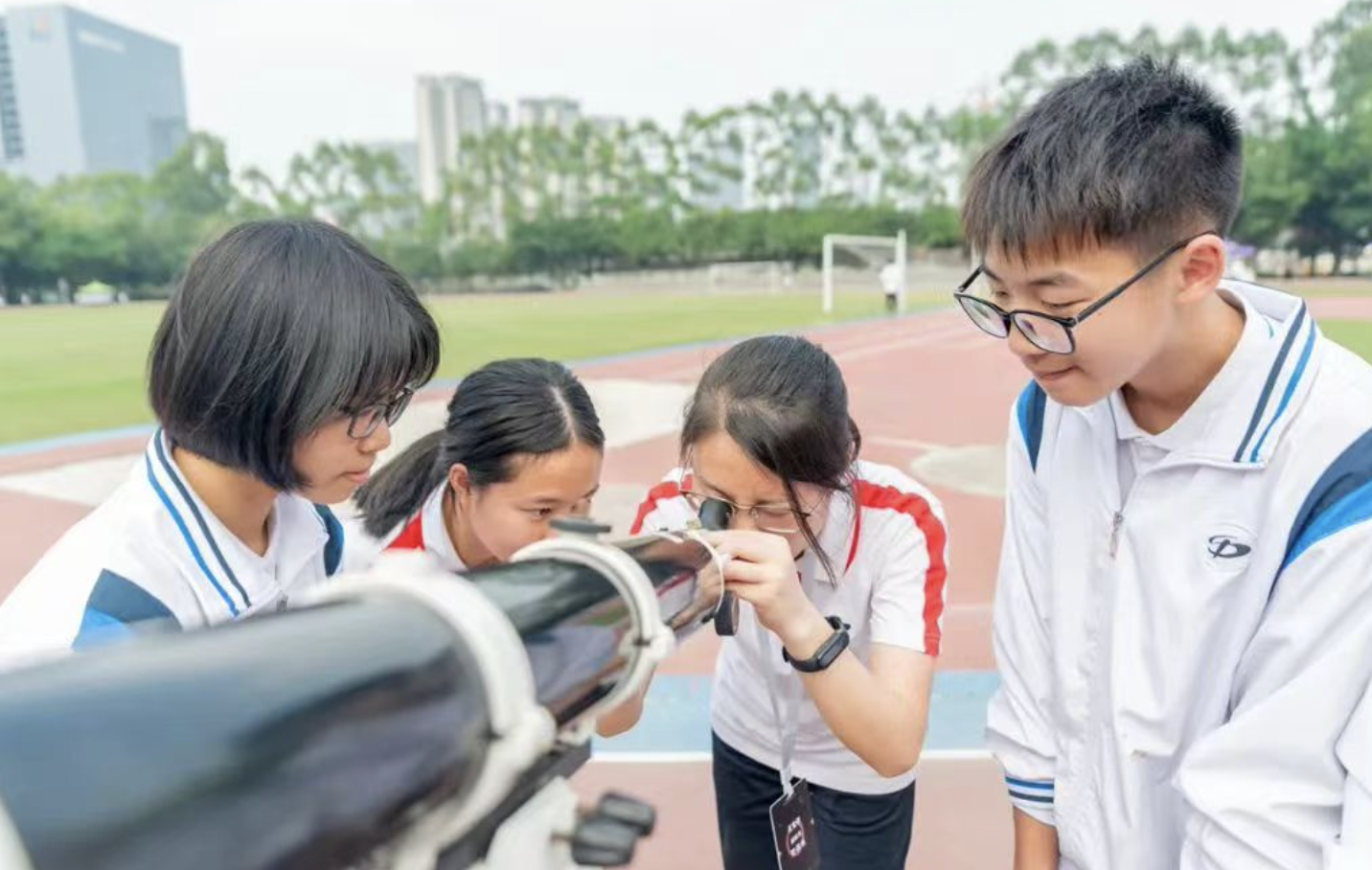 顺德此次大规模校招尽量满足公办学校需求。图为顺德一中。李海符 摄