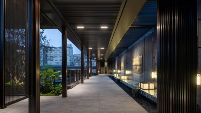 龙湖2025年营收973亿元，运营及服务业务利润稳定