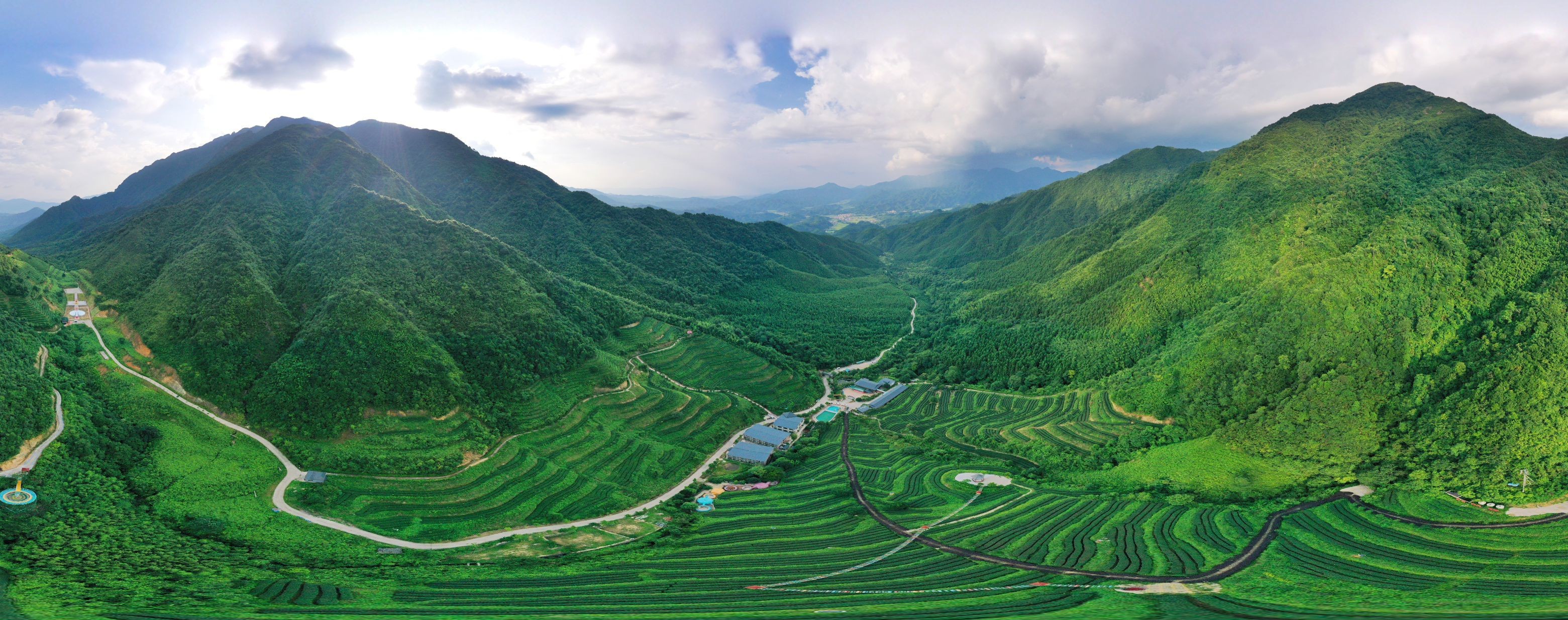 连山县禾洞镇皇后山。