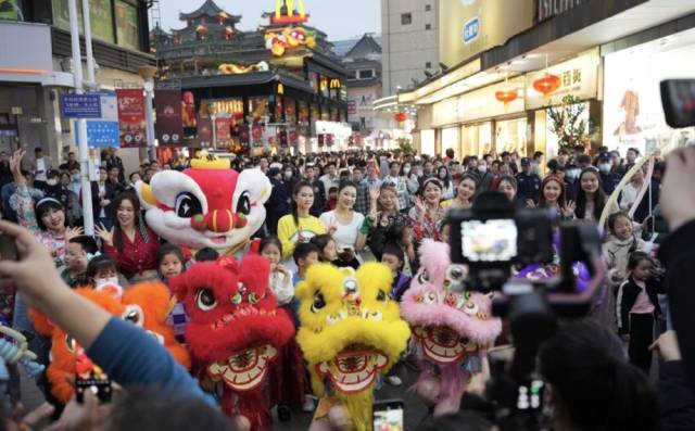 深圳“最具烟火气”街道：若有人间烟火气，便是鹏城好时光 | 从“街道画像”看深圳高质量发展