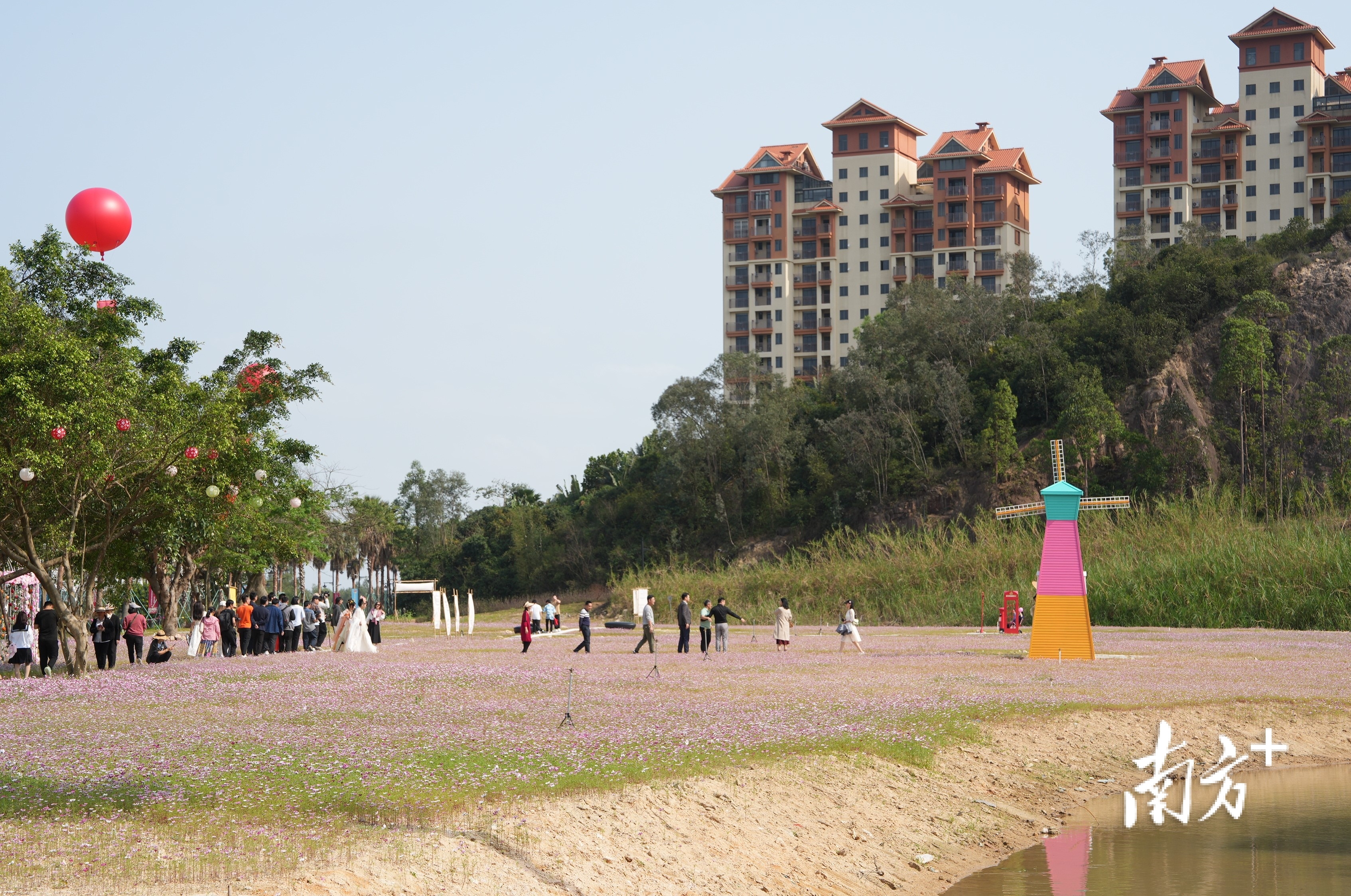 崖门镇古兜旅游度假区迎来一波游客。 
