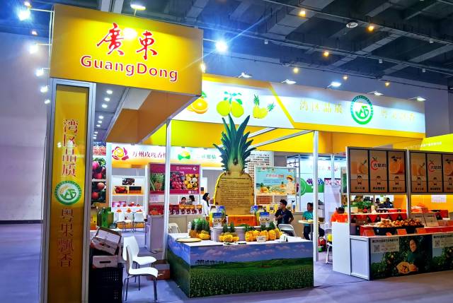 热博会上，徐闻县委县政府给全球采购商的邀请函格外引人注目。