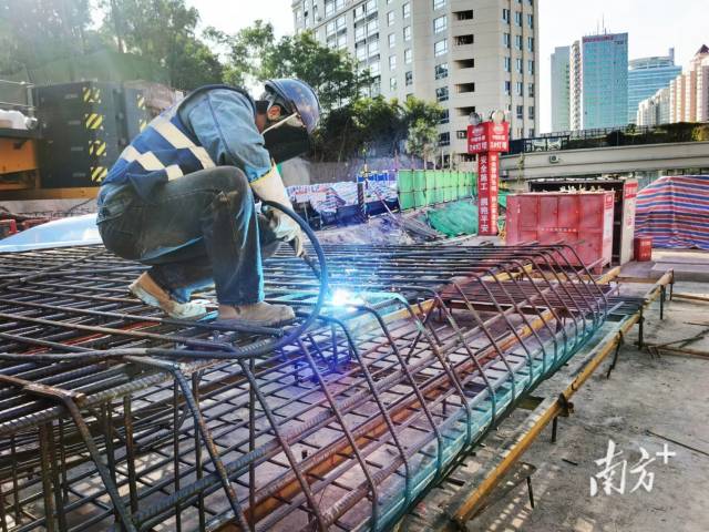 "争春",绘就一幅幅热气腾腾的"春忙图",呈现一幕幕生机勃勃的"春耕景"