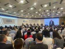 全球经济增长持续“东快西慢”，期待亚洲成开放“领头羊”