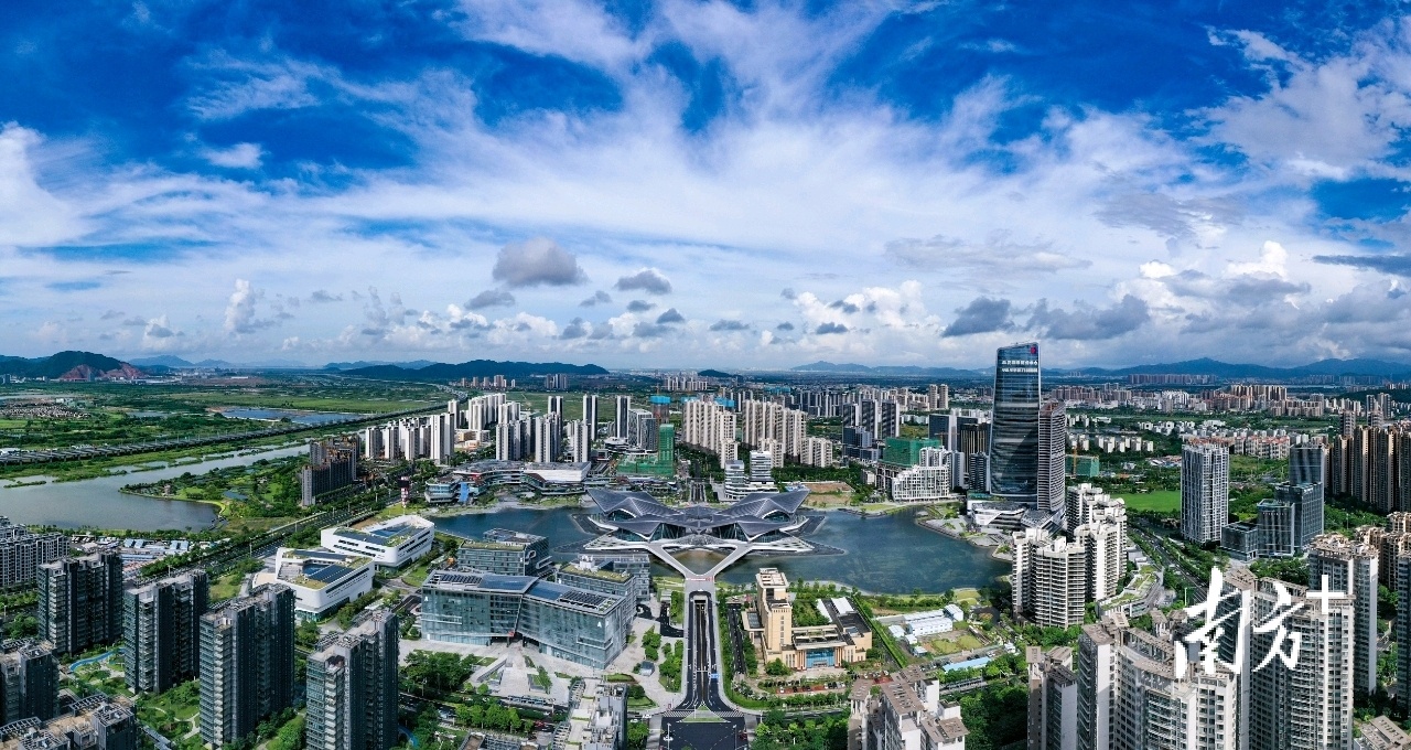 航空新城核心区建筑群。  南方+记者 关铭荣 摄