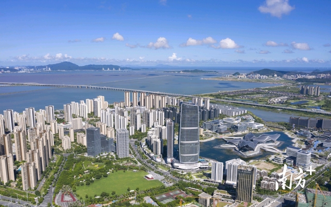 金湾航空新城用十年时间从蓝图走出，一跃成为珠海城市新封面。  南方+记者 关铭荣 摄