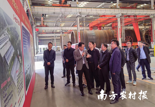 广东省发展改革委副主任郭跃华一行赴湖南郴州市安仁县调研三一重工产业园。