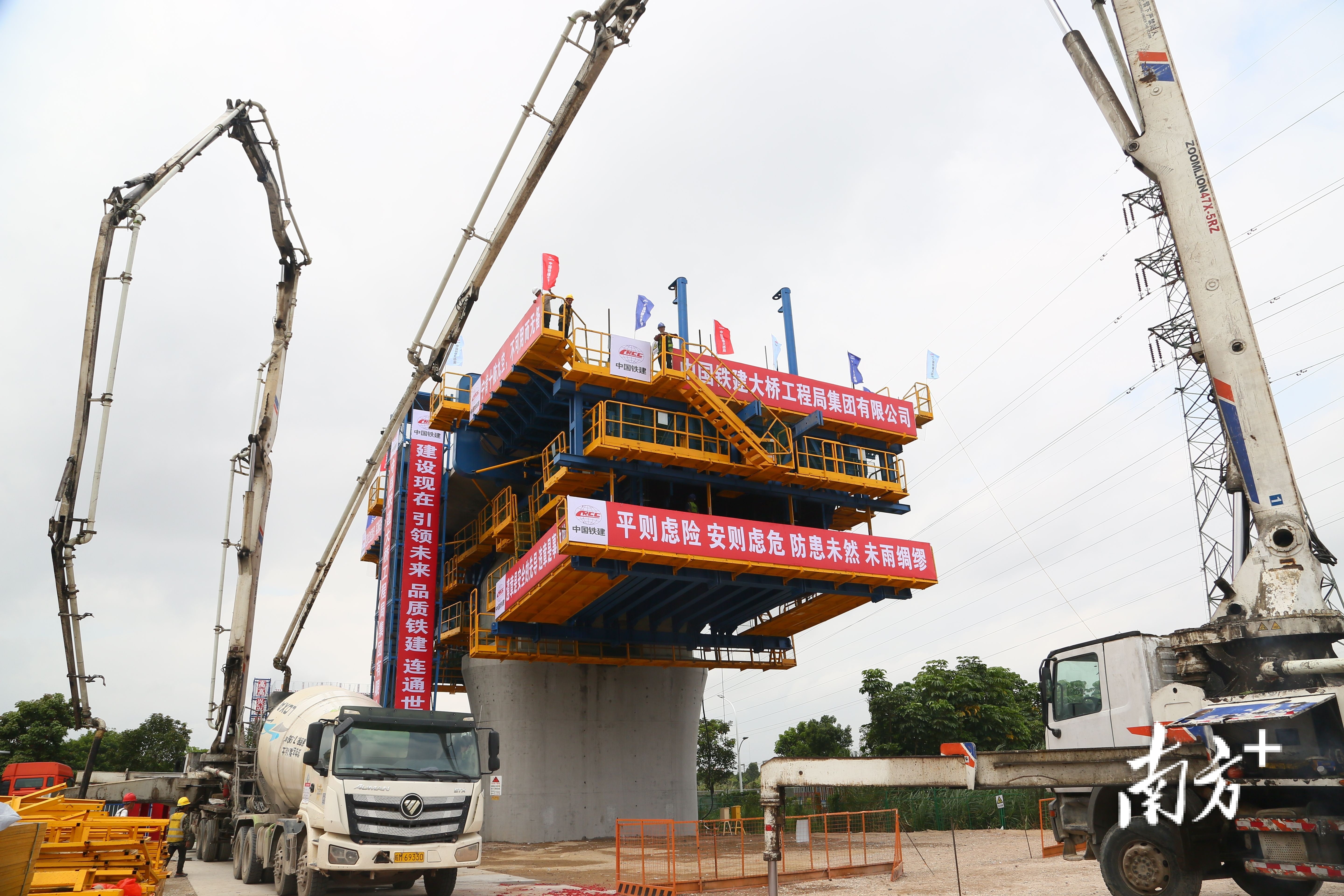 深江铁路沙溪特大桥施工现场。